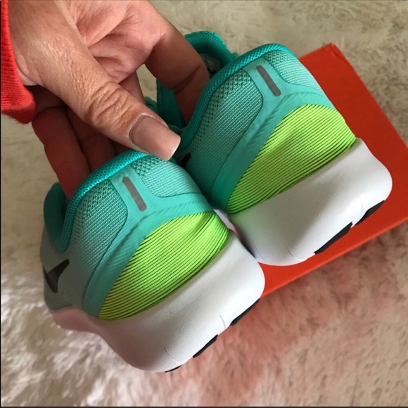 NEW 🌴 NIKE FREE RN | TIFFANY - Picture 5 of 8